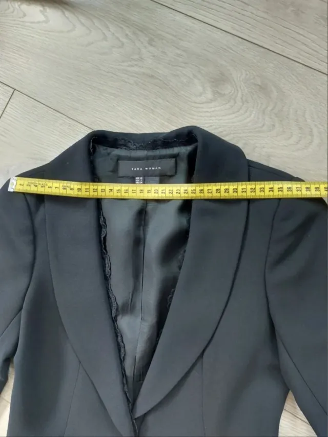 Zara Talla XS-S - Blazer Negra Encaje