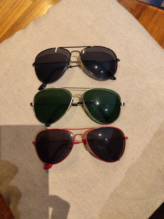 Gafas de sol aviador negras y doradas