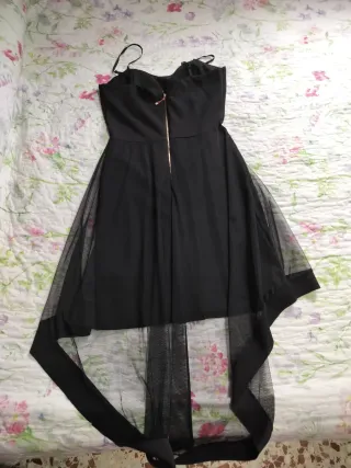 Vestido negro con tul