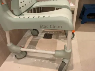 Silla para WC y  ducha Silla muy compacta