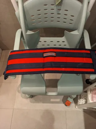 Silla para WC y  ducha Silla muy compacta