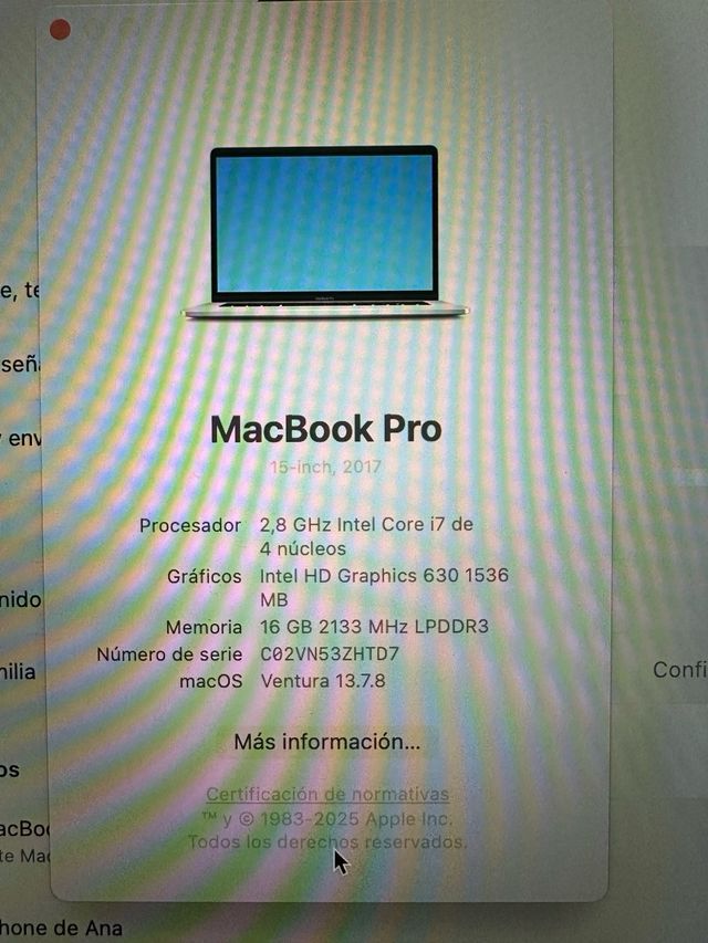 MacBook Pro 15.4 con Touch Bar. Color gris plata