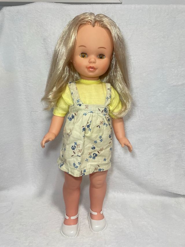 Muñeca antigua Famosa rubia