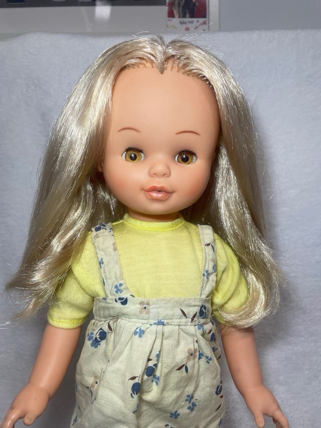 Muñeca antigua Famosa rubia