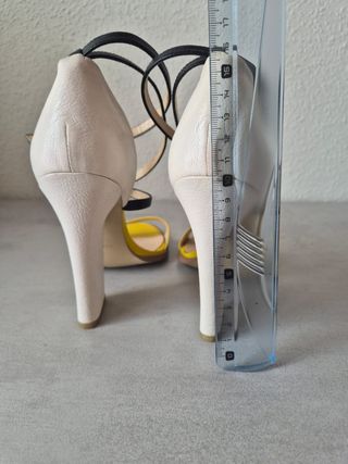 Sandalias Guess Tacón Amarillo/Negro