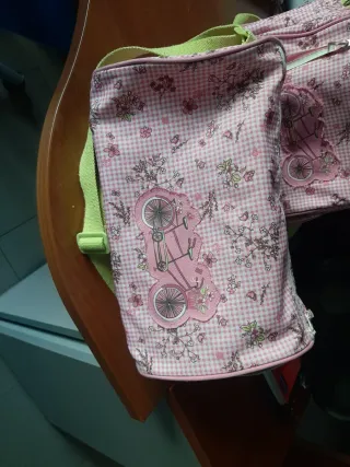 Mochila infantil Busquets con accesorios