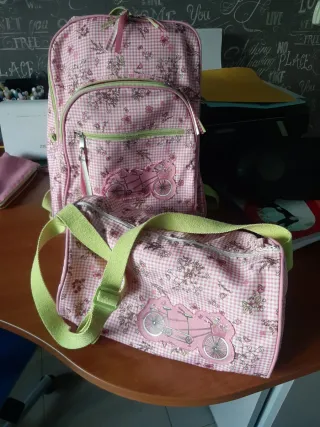 Mochila infantil Busquets con accesorios