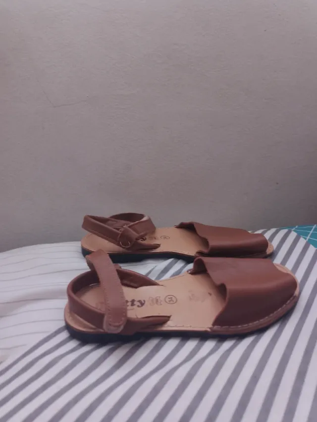 Sandalias de cuero para niña Talla 34