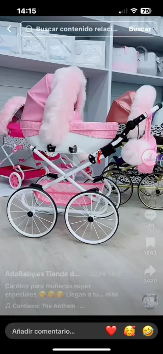 Cochecito de muñecas rosa con capota