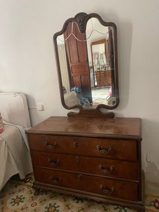 GRATIS 
Muebles de habitación antiguos