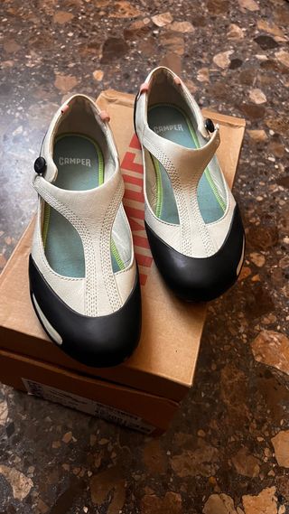 Zapatos Camper Mujer T-Strap Blanco y Negro