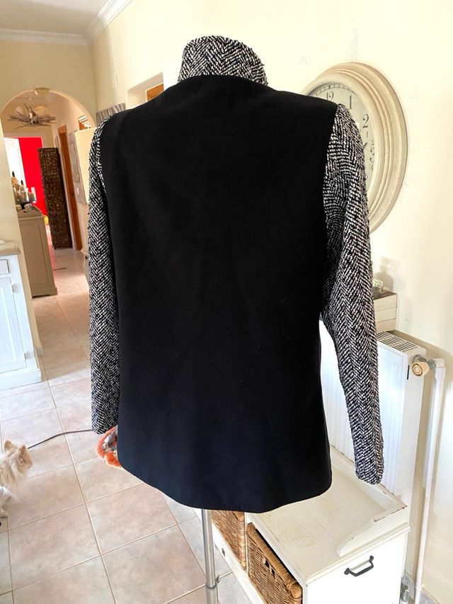 Elegante abrigo blanco y negro Talla S