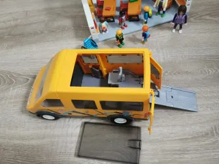 Colegio y autobús Playmobil