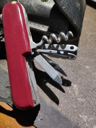 Coltellino svizzero Rostfrei con fodero cuoio