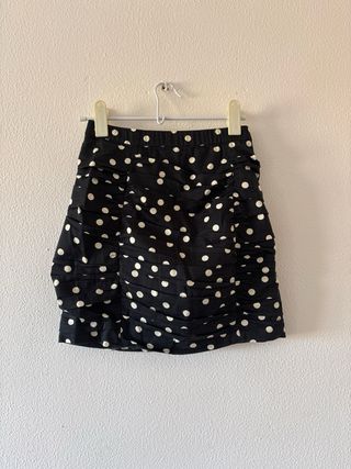 Falda de lunares negra y blanca