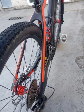 Bicicleta Cube Reaction SLT Carbono