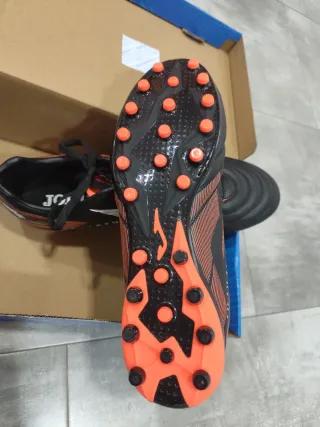 Botas de fútbol césped artificial T44 marca Joma 