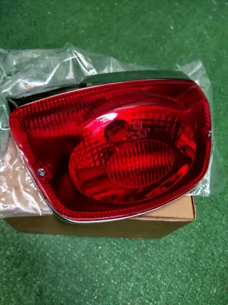 Piloto Trasero NUEVO completo Vespa LX LXV 50 125
