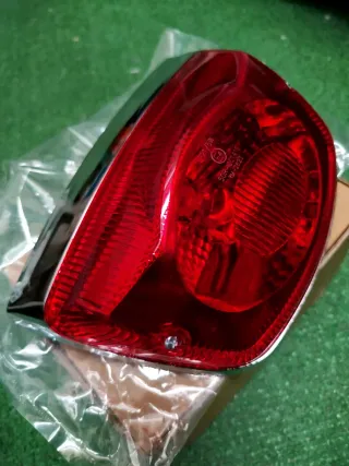 Piloto Trasero NUEVO completo Vespa LX LXV 50 125