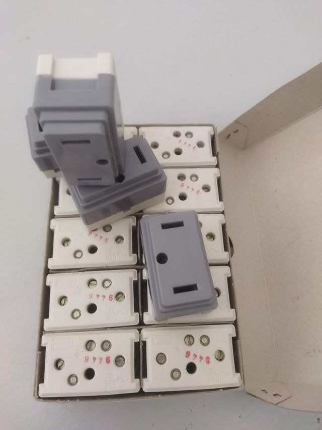 Bases Enchufe Metropoli 16A 380V Euneau