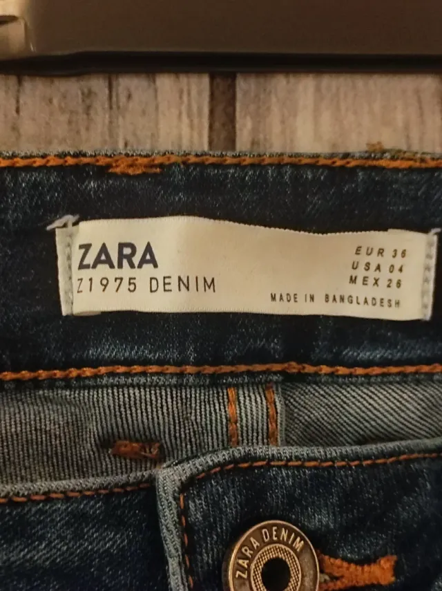 Pantalón acampanado tejano oscuro