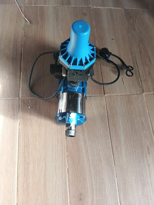 Bomba de presión azul