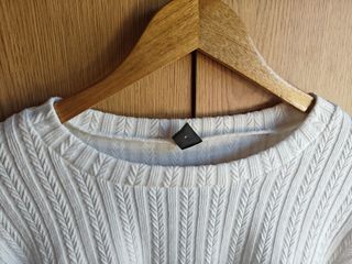 Blusa branca curta com textura