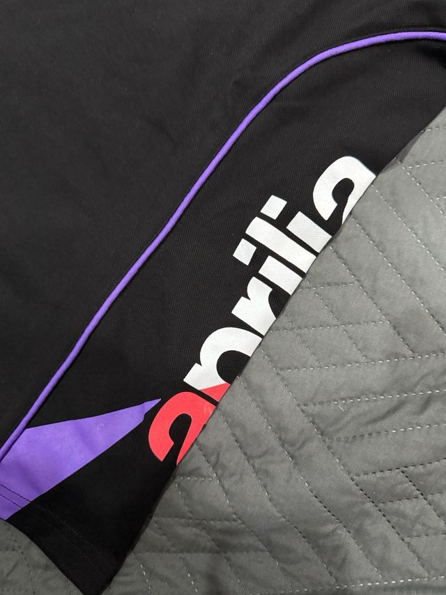 Camiseta Aprilia Racing Negra y Roja