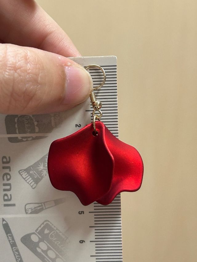 Pendientes pétalo rojo mate
