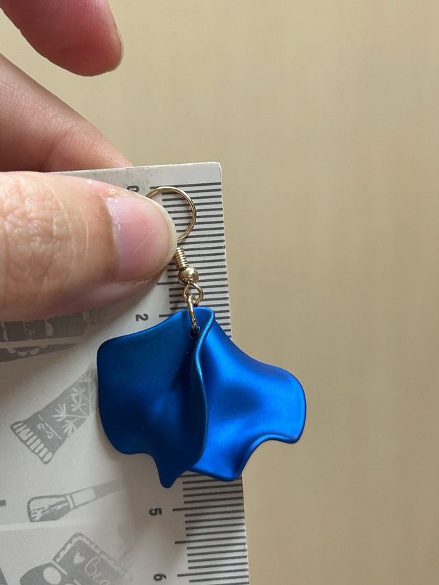 Pendientes pétalos azules pequeños