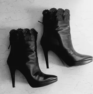 Stivaletti eleganti vera pelle bordo ricamato