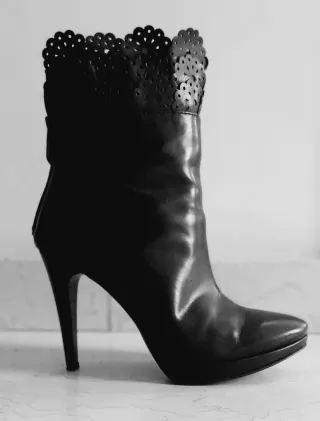 Stivaletti eleganti vera pelle bordo ricamato