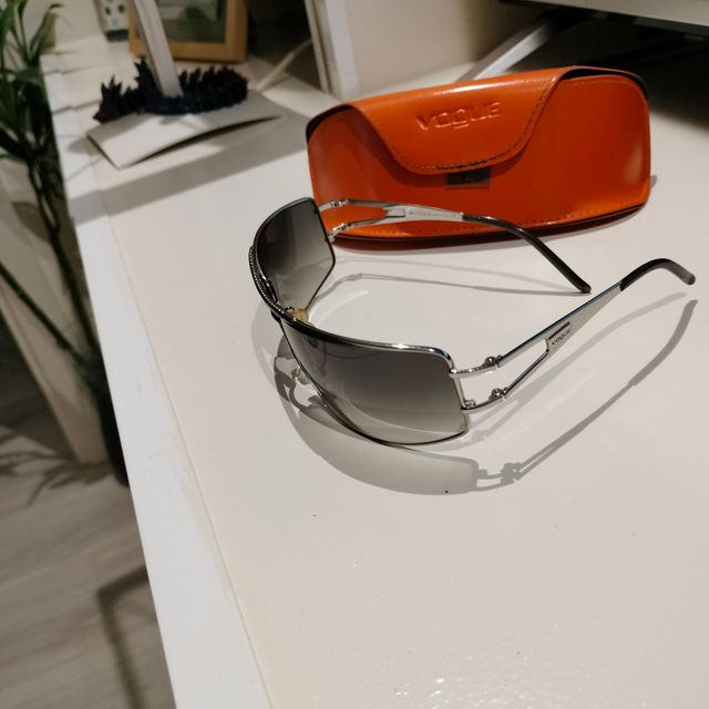Gafas de sol Vogue Mujer Gris y montura plateadas