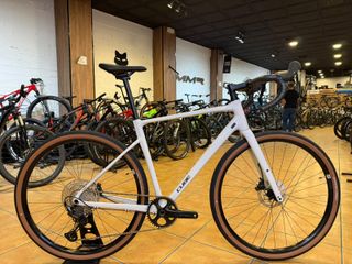 Cube Nuroad Gravel EX Gris Algodón