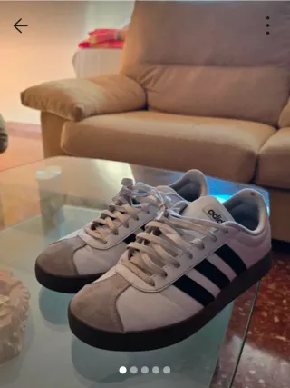 Zapatillas Adidas Blancas y Grises