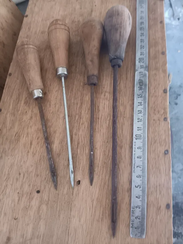 4 punzones para marroquinería