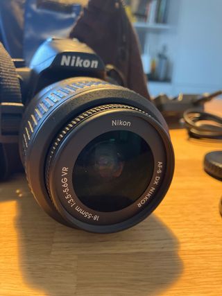 Nikon D3000 + 2 objetivos + bolso