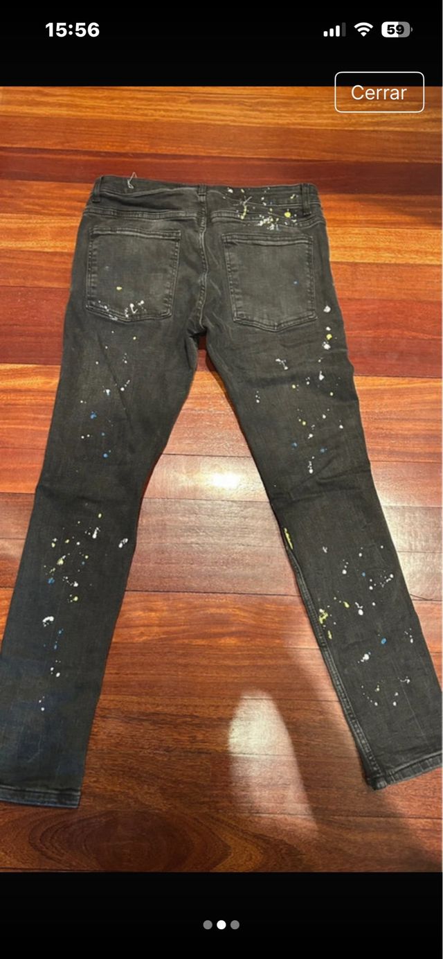 Vaqueros Bershka desgastados con pintura