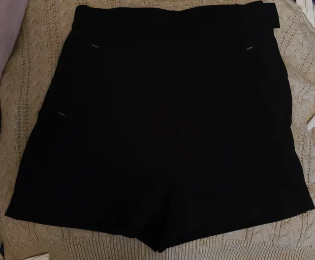 Pantalón corto vestir negro