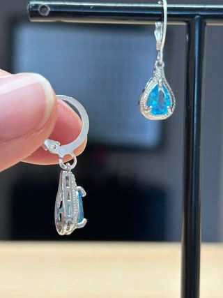 Pendientes lágrima piedra azul claro