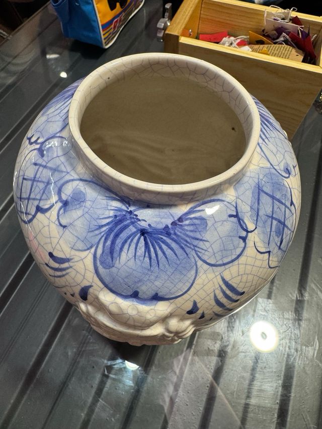 Vaso in ceramica blu e bianco