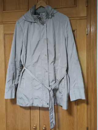 Gabardina Geox Gris marfil talla 48 a estrenar
