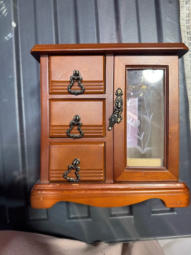 Cassetto portagioie in legno con anta