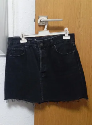 Falda vaquera negra Bershka Talla 40