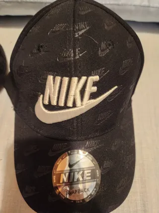 Gorras New Era y Nike Negras