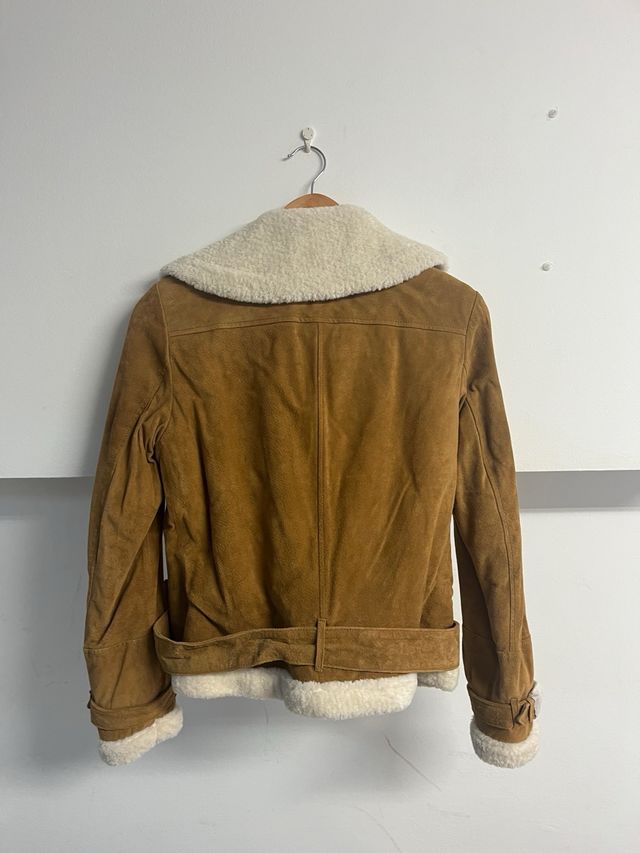 Cazadora de piel con borreguito