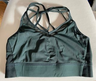 Top deportivo verde cruzado