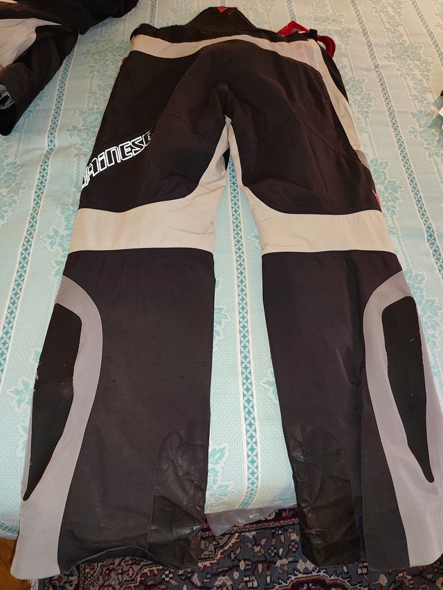 Giacca e pantaloni sci Dainese con protezioni