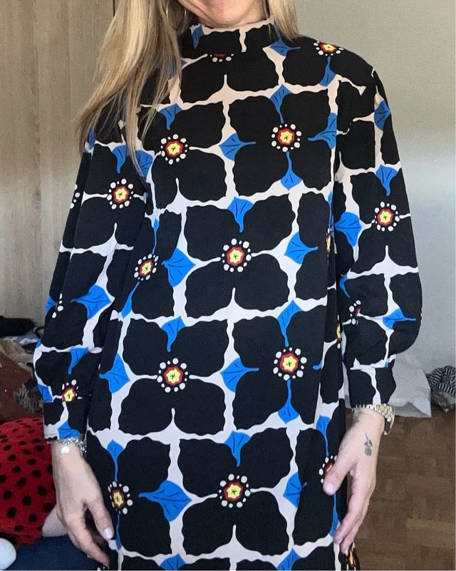 Vestido estampado flores negro y azul