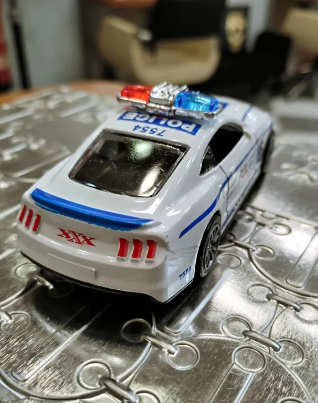 Coche Policía Miniatura Blanco y Azul